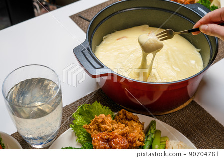 cheese fondue  90704781