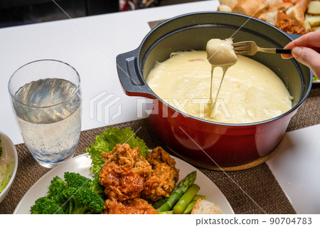 cheese fondue  90704783