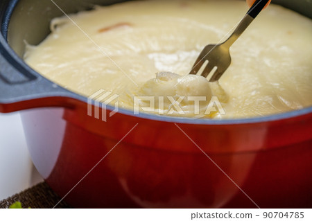 cheese fondue  90704785