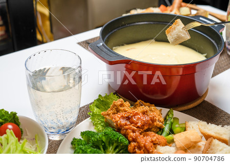 cheese fondue  90704786