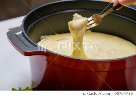 cheese fondue  90704789