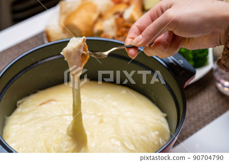 cheese fondue  90704790