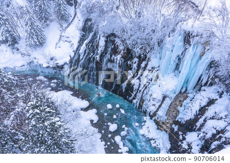 《Hokkaido》 Frozen Shirahige Waterfall / Biei in winter 90706014