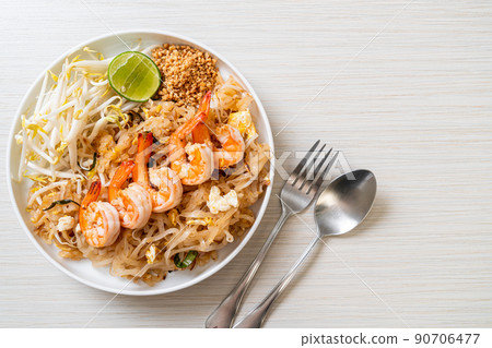 stir-fried noodles with shrimp and sprouts or Pad Thai 90706477