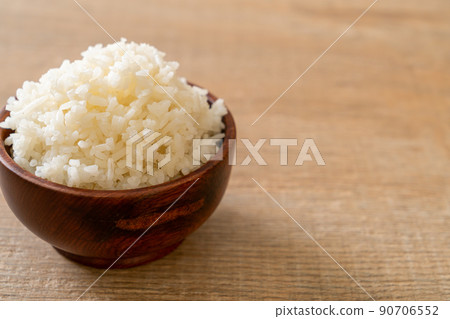 cooked white rice bowl 90706552