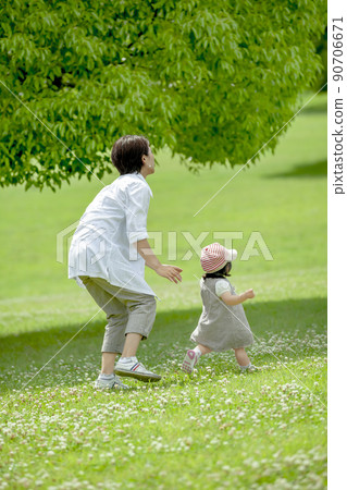 Mother and daughter playing in the park Mother and daughter playing in the park 90706671