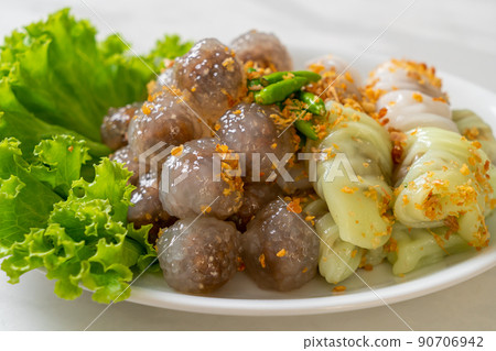 Steamed Rice-Skin Dumplings and Steamed Tapioca Dumplings with Pork Steamed Rice-Skin Dumplings and Steamed Tapioca Dumplings with Pork 90706942