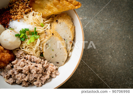 spicy egg noodles with fish balls and shrimp balls without soup 90706998