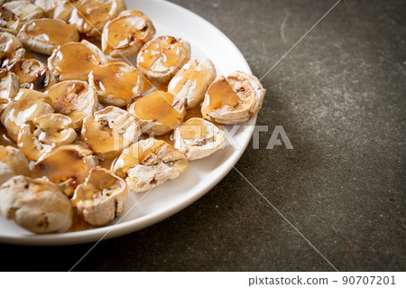 Grills Banana with Caramel Sauce Grills Banana with Caramel Sauce 90707201