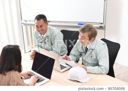 Smiley middle men in work clothes having a conversation 90708086