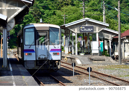 Geibi Line regular train stopped at Bingo-Ochiai Station Geibi Line regular train stopped at Bingo-Ochiai Station 90708875