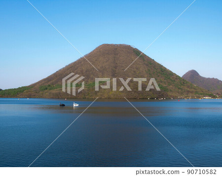從榛名湖眺望榛名山 從榛名湖眺望榛名山 90710582
