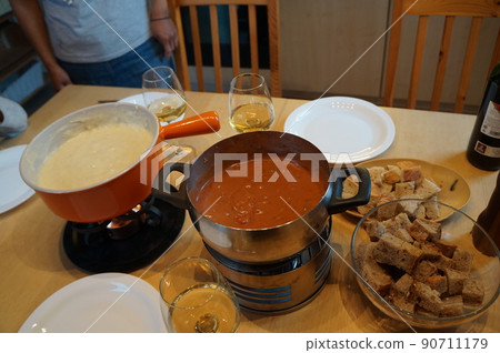 Two types of cheese fondue 90711179