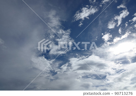 Blue sky and clouds that appeared during the summer rain ・ 210818PM 90713276