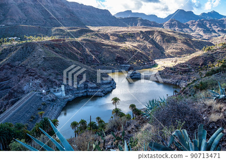 Mountain range at La Sorrueda dam and La Fortaleza de Ansite in Gran Canaria, Canary Islands, Spain Mountain range at La Sorrueda dam and La Fortaleza de Ansite in Gran Canaria, Canary Islands, Spain 90713471