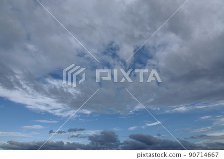 夏季雨中出現的藍天和雲彩·210818PM 夏季雨中出現的藍天和雲彩·210818PM 90714667