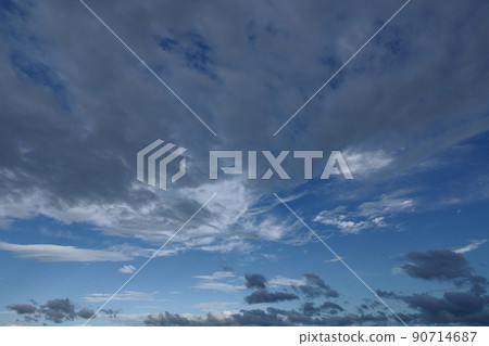 夏季雨中出現的藍天和雲彩·210818PM 夏季雨中出現的藍天和雲彩·210818PM 90714687
