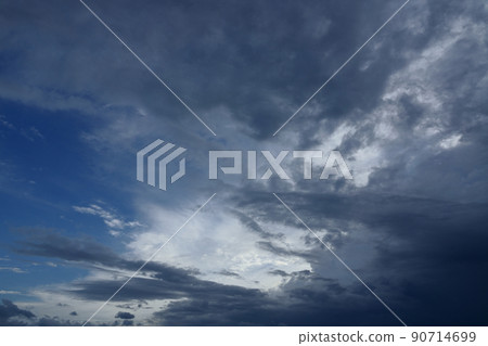 夏季雨中出現的藍天和雲彩·210818PM 夏季雨中出現的藍天和雲彩·210818PM 90714699