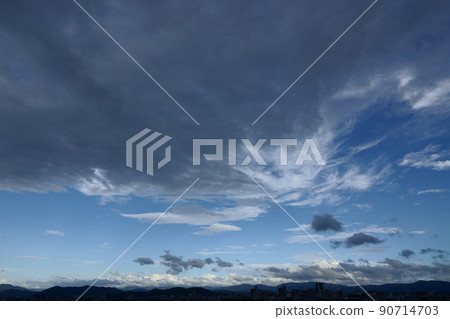 Blue sky and clouds that appeared during the summer rain ・ 210818PM Blue sky and clouds that appeared during the summer rain ・ 210818PM 90714703