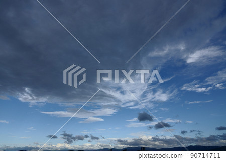 夏季雨中出現的藍天和雲彩·210818PM 夏季雨中出現的藍天和雲彩·210818PM 90714711