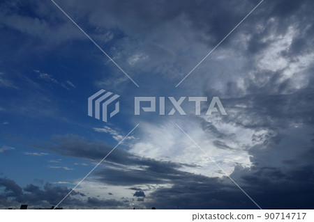 夏季雨中出現的藍天和雲彩·210818PM 夏季雨中出現的藍天和雲彩·210818PM 90714717