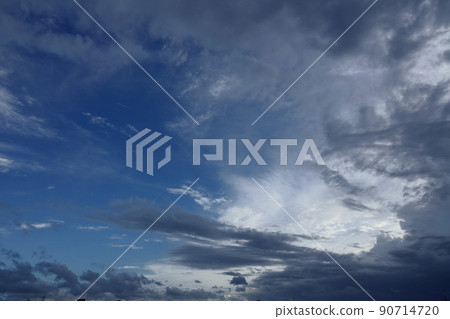 夏季雨中出現的藍天和雲彩·210818PM 夏季雨中出現的藍天和雲彩·210818PM 90714720