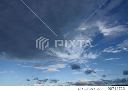 夏季雨中出現的藍天和雲彩·210818PM 夏季雨中出現的藍天和雲彩·210818PM 90714723
