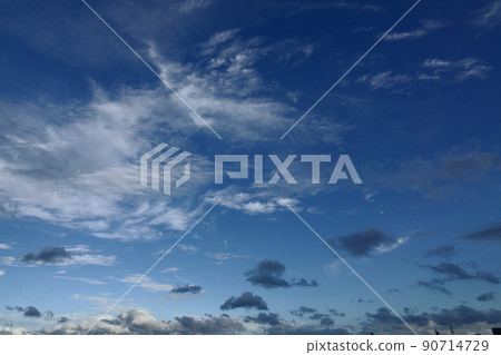 夏季雨中出現的藍天和雲彩·210818PM 夏季雨中出現的藍天和雲彩·210818PM 90714729