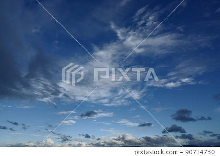 夏季雨中出現的藍天和雲彩·210818PM 夏季雨中出現的藍天和雲彩·210818PM 90714730