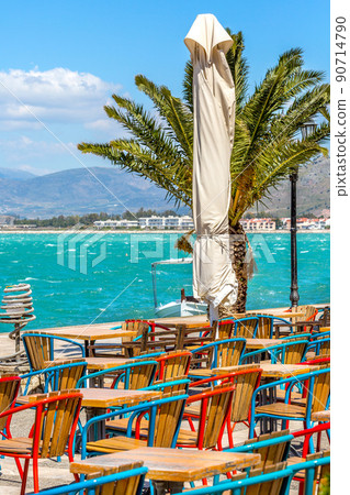 Promenade with palm trees in Nafplio, Greece 90714790