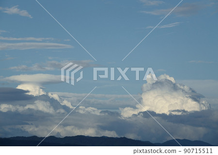 積雨雲和山脈,長焦,夏天,210818PM 積雨雲和山脈,長焦,夏天,210818PM 90715511