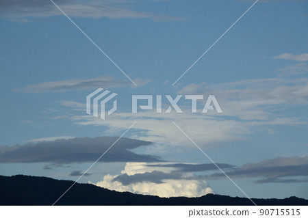 積雨雲和山脈,長焦,夏天,210818PM 積雨雲和山脈,長焦,夏天,210818PM 90715515