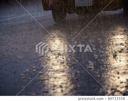 大雨 90715558