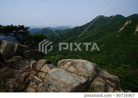 北漢山、國立公園、普國門、城牆、普賢峰、三角山 北漢山、國立公園、普國門、城牆、普賢峰、三角山 90716967
