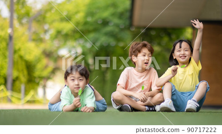 children men and women freedom joy peace lifestyle 90717222