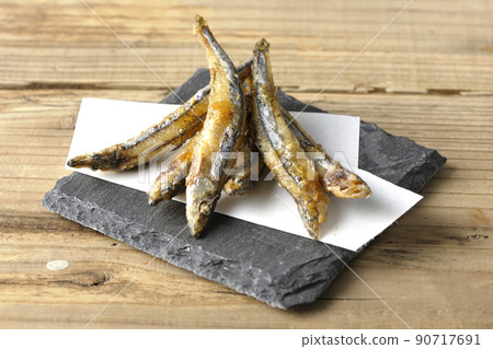 石板和麵紙炒銀條圓鯡魚 90717691