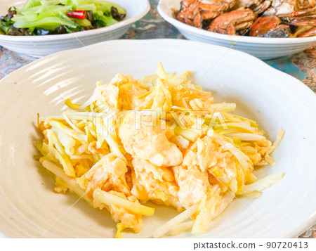 Chinese Shanghai cuisine, stir-fried garlic chives chicken (stir-fried garlic eggs) Chinese Shanghai cuisine, stir-fried garlic chives chicken (stir-fried garlic eggs) 90720413