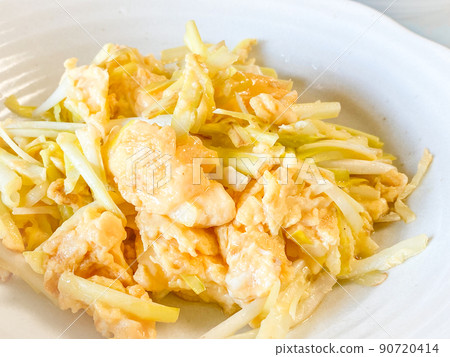 Chinese Shanghai cuisine, stir-fried garlic chives chicken (stir-fried garlic eggs) Chinese Shanghai cuisine, stir-fried garlic chives chicken (stir-fried garlic eggs) 90720414