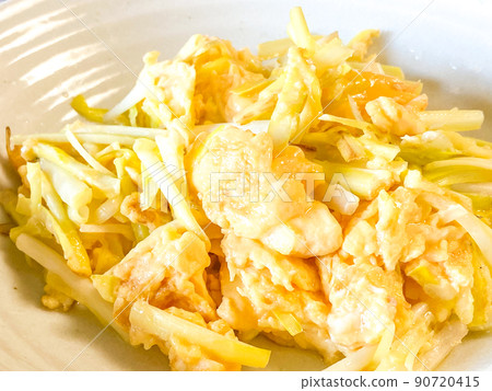 Chinese Shanghai cuisine, stir-fried garlic chives chicken (stir-fried garlic eggs) Chinese Shanghai cuisine, stir-fried garlic chives chicken (stir-fried garlic eggs) 90720415