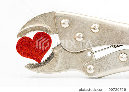 Heart clamped by pliers 90720736