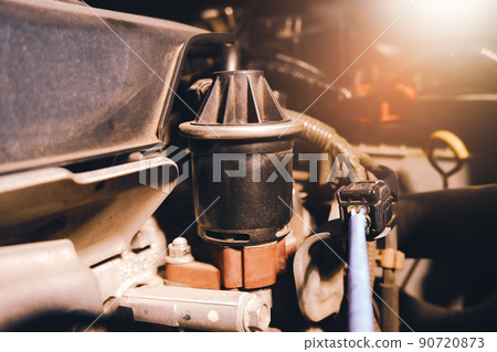 The former exhaust gas recirculation system (EGR) in the engine compartment 90720873