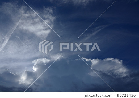 夏天的雲朵 / 傍晚的天空 / 210818PM 夏天的雲朵 / 傍晚的天空 / 210818PM 90721430