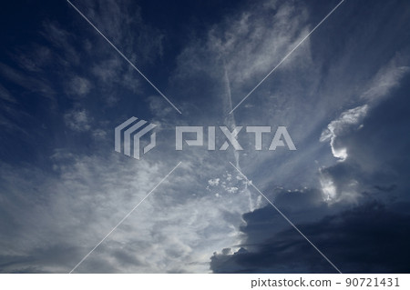 夏天的雲朵 / 傍晚的天空 / 210818PM 夏天的雲朵 / 傍晚的天空 / 210818PM 90721431