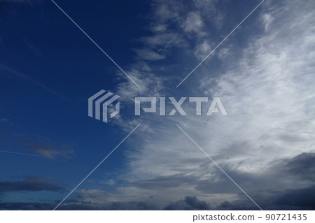 夏天的雲朵 / 傍晚的天空 / 210818PM 夏天的雲朵 / 傍晚的天空 / 210818PM 90721435
