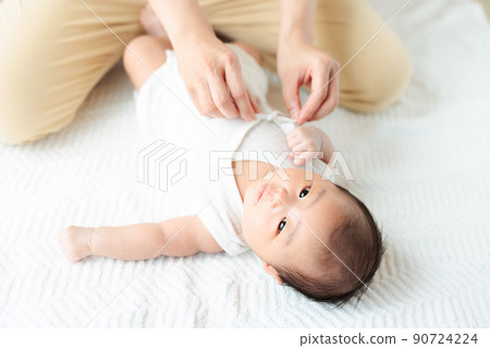 Baby's change of clothes, underwear, 1 month after birth Baby's change of clothes, underwear, 1 month after birth 90724224