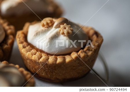 Lemon curd tartlets with whipped meringue. Close up. 90724494
