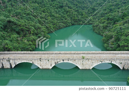 stone Bridge in Tai Tam Reservoir, Hong Kong 12 June 2022 stone Bridge in Tai Tam Reservoir, Hong Kong 12 June 2022 90725111