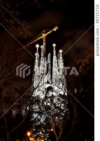 Sagrada Familia夜視圖 90725719