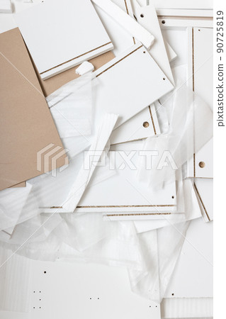 Box with furniture assembly parts on the floor 90725819