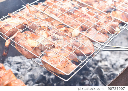 Grilled pork meat in a barbecue net with spices 90725907